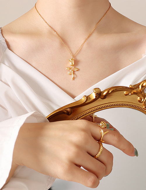 Collar De Rosa Tridimensional Chapado En Oro De Acero Titanio