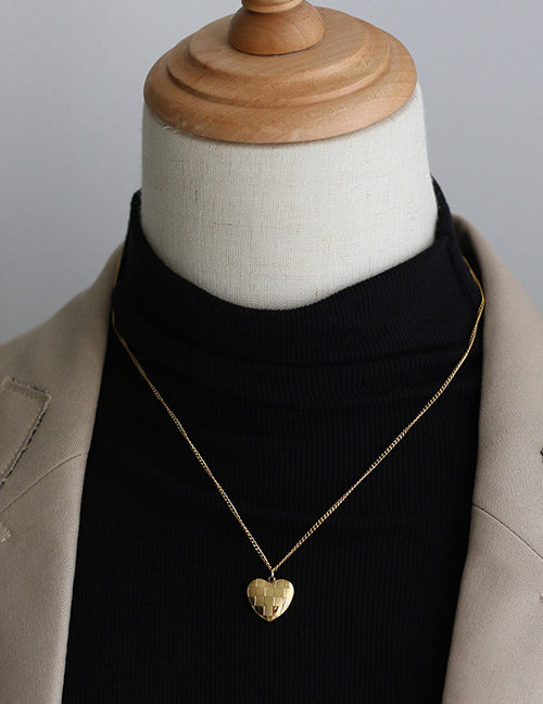 Collar De Corazón De Cuadros De Acero De Titanio Chapado En Oro