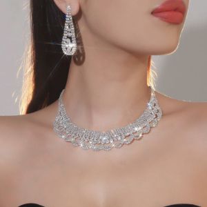 Conjunto De Collar Y Aretes Huecos De Diamantes Geométricos