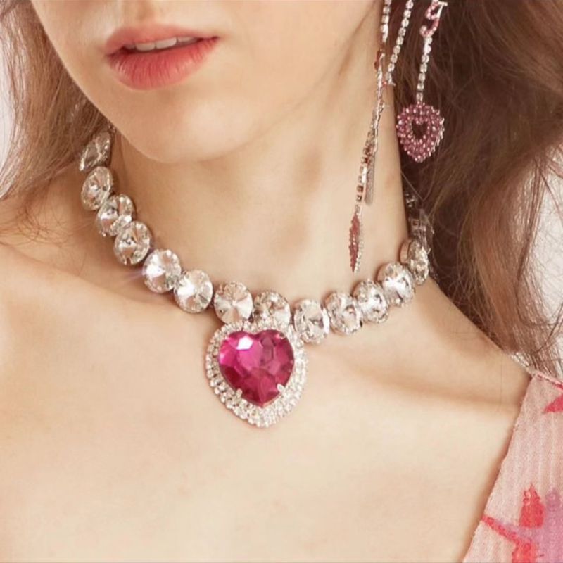 Conjunto De Collar De Amor Con Aretes De Diamantes Redondos De Aleación
