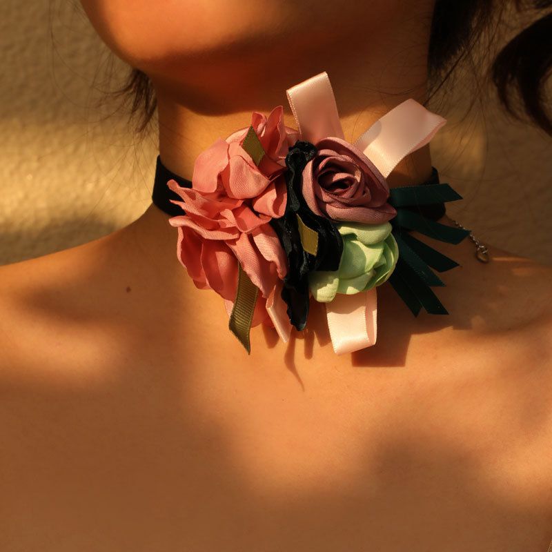 Collar De Flores Tridimensionales Simuladas De Tela
