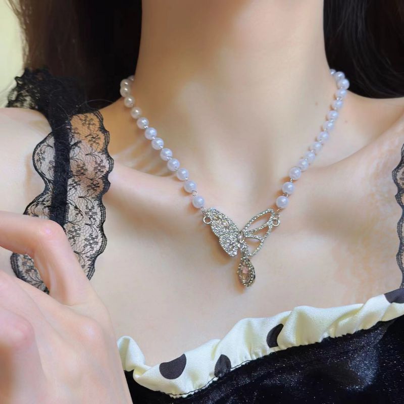 Collar Mariposa Hueca De Perlas Y Diamantes