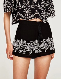 Vintage Black Embroidery Flower Decorated Shorts