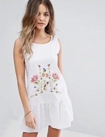 Trendy White Round Neckline Design Sleeveless Dress
