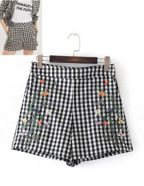 Fashion Black+white Embroidery Flower Decorated Simple Shorts