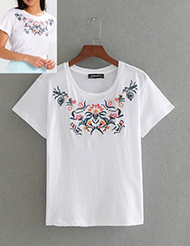 Fashion White Embroidery Flower Decorated T-shirt
