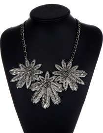 Fashion Gun Black Flowers Shape Decorated Necklace