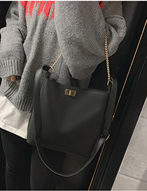 Fashion Black Chains Decorated Pure Color Shoulder Bag