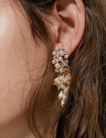 Fashion Gold Grape-studded Pearl Tassel Earrings