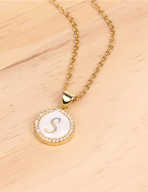 Fashion Golden S Stone Shell Round English Alphabet Necklace