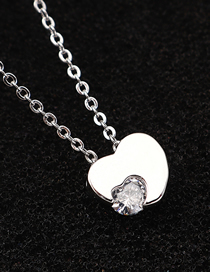Fashion Platinum Heart-moving Zircon Necklace
