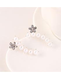 Fashion Platinum Flower Stud Earrings With Diamonds
