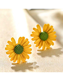 Fashion Yellow Small Daisy Contrast Color Stud Earrings
