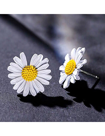 Fashion White Small Daisy Contrast Color Stud Earrings