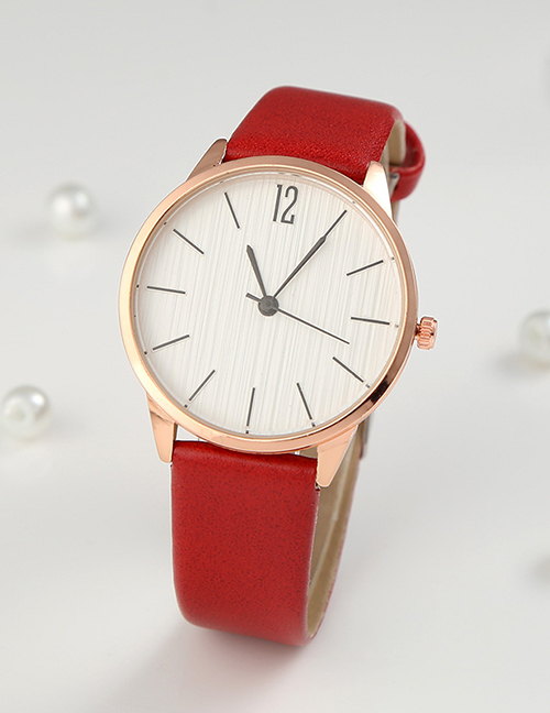 Fashion Red Womens Quartz Watch With Scale Leather Strap