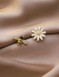 Fashion White Asymmetrical Diamond Drop Earrings With Bee And Daisy