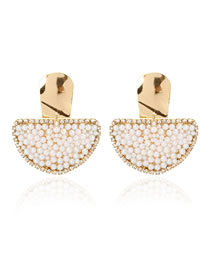 Fashion Golden Scalloped Pearl And Diamond Alloy Earrings