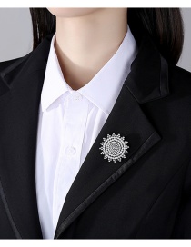 Fashion Platinum Micro-inlaid Zircon And Pearl Flower Brooch