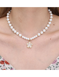 Fashion White Metal Inlaid Zirconium Flower Pearl Necklace