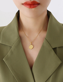 Fashion Gold Titanium Geometric Footprint Medal Necklace