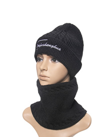 Fashion Black Two-piece Woolen Hat With Fleece Knitted Bib