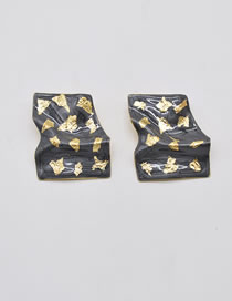 Fashion Black Metal Pleated Gold Leaf Geometric Stud Earrings
