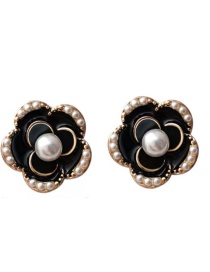 Fashion Flowers Oval Pearl Flower Stud Earrings