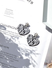 Fashion Heart-shaped Geometric Contrast Acrylic Stud Earrings
