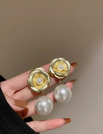 Fashion Pearl Flowers Alloy Pearl Flower Stud Earrings