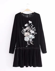 Fashion Black Velvet Embroidered Dress