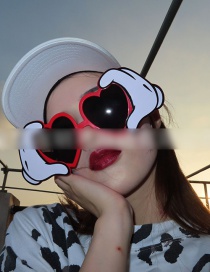 Fashion Heart In Hand Abs Holding Love Sunglasses