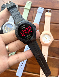 Fashion Style 3 Plastic Geometric Round Dial Watch