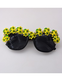 Fashion Black Chrysanthemum Diamond Pearl Hollow Sunglasses