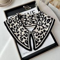 Fashion Leopard Dot Black And White Polyester Printed Knitted Mock Collar