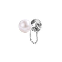 Fashion A White Pearl Mosquito Coil Ear Clip Copper Inlaid Pearl Geometric Ear Clip (single)