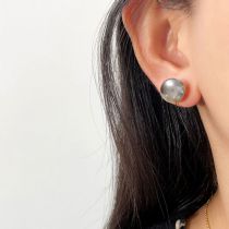 Fashion A Gray Pearl Mosquito Coil Ear Clip Copper Inlaid Pearl Geometric Ear Clip (single)
