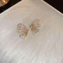 Fashion Gold (real Gold Plating) Metal Diamond Butterfly Stud Earrings