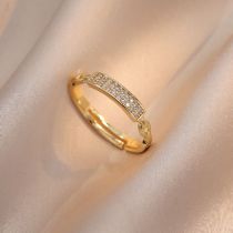 Fashion Gold Geometric Zirconia Round Ring
