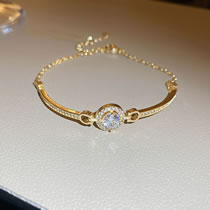 Fashion Bracelet - Gold Round Copper Set Round Zirconia Pull Bracelet