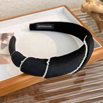 Fashion Black Pearl Wrapped Velvet Wide-brimmed Headband