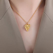 Fashion Gold Titanium Steel Diamond Embossed Heart Necklace