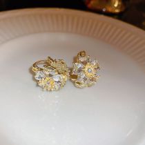 Fashion Gold Alloy Diamond Cat Eye Flower Earrings