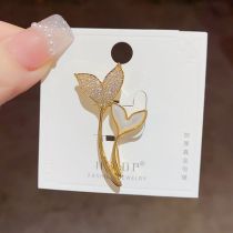 Fashion Gold Copper And Diamond Shell Fishtail Brooch