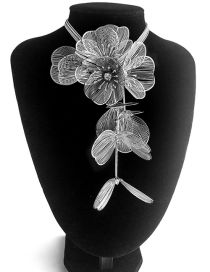 Fashion Silver Metal Three-dimensional Flower Necklace