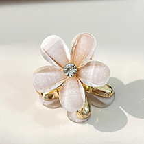 Fashion Milky White Flower Set Of 5 Pieces Alloy Diamond Flower Childrens Gripper
