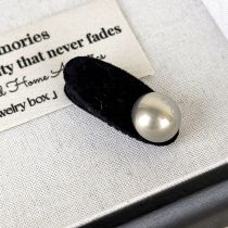 Fashion Black Pearl Flocked Oval Hair Clip