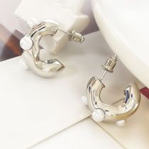 Fashion Silver Irregular C-shaped Earrings With Copper Inlaid Pearls