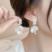 Fashion Gold Copper Diamond Pearl Petal Earrings