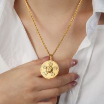 Fashion Gold Titanium Steel Gold-plated Diamond Round Necklace