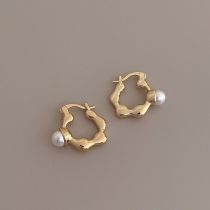 Fashion Gold Metal Irregular Pearl Earrings